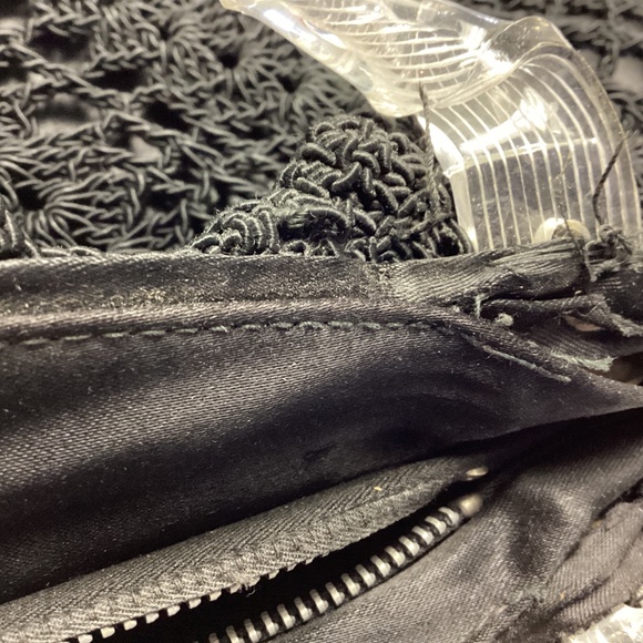 CROCHET BAG CLUTCH WITH LUCITE HANDLES. FABULOUS🖤🖤🖤🖤🖤 - Picture 14 of 14